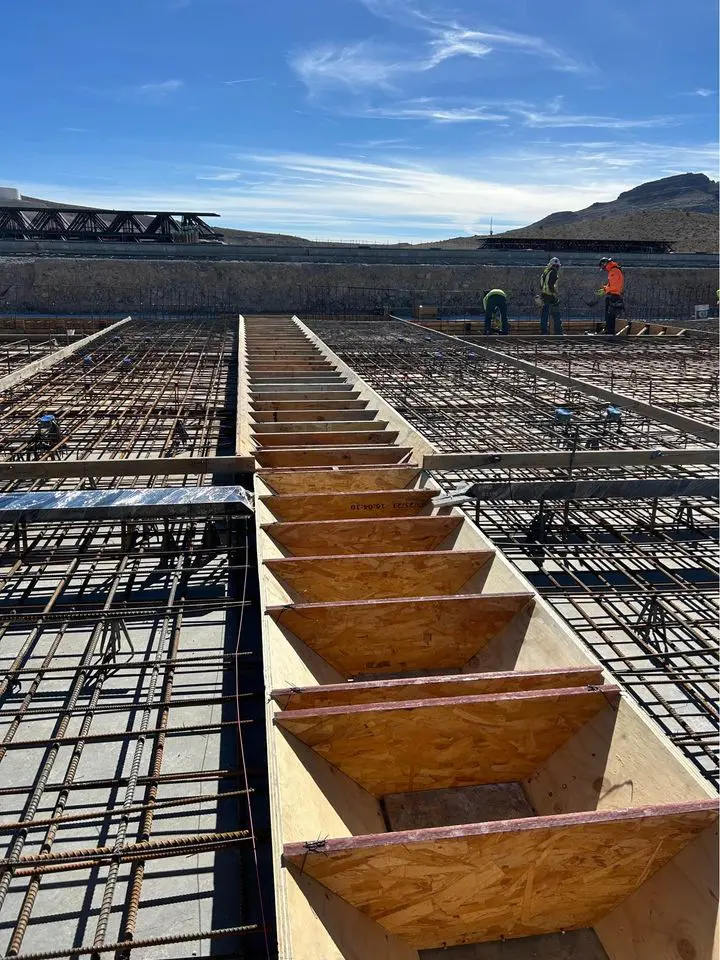 concrete reinforcing steel being added before a concrete pour for a new commercial building in Albuquerque NM