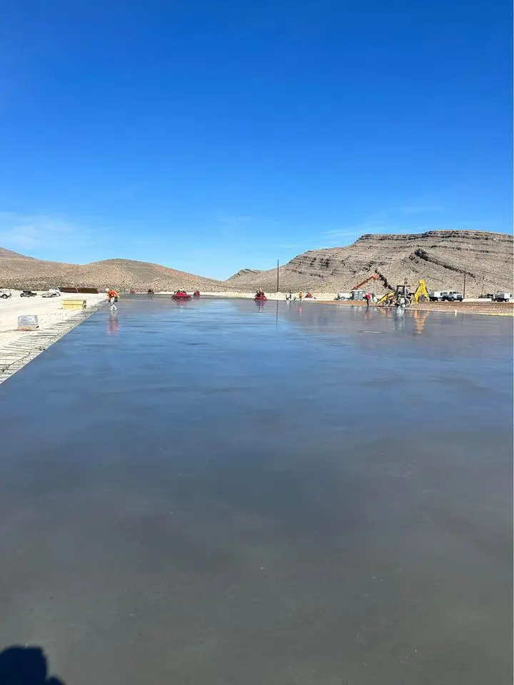concrete parking lot being finished by commercial concrete finishers in Albuquerque NM